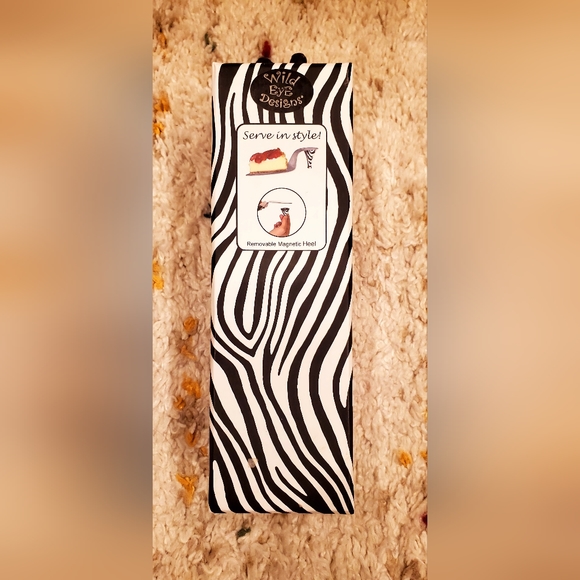 ☆☆NEW!!!- CAKE,CAKE,CAKE Server by Wild Eyes Designs,High Heel Cake Server🎂🍰🔪 - Picture 7 of 7